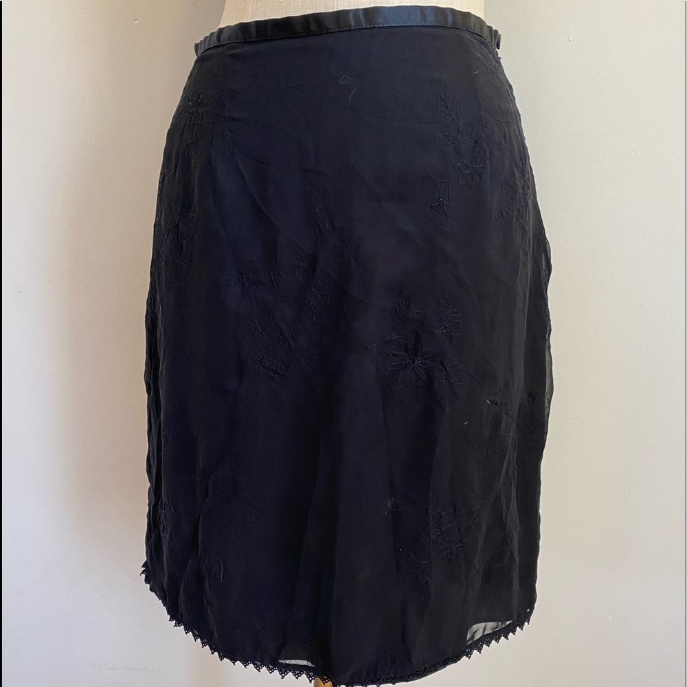 The Limited Black Gauzy Embroidered Skirt Lace Edge Size 4